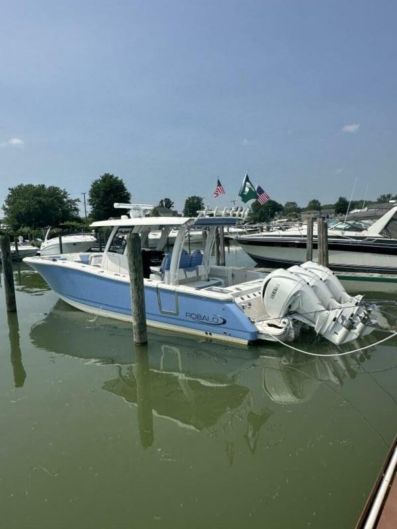2023 Robalo R360 - photo 2