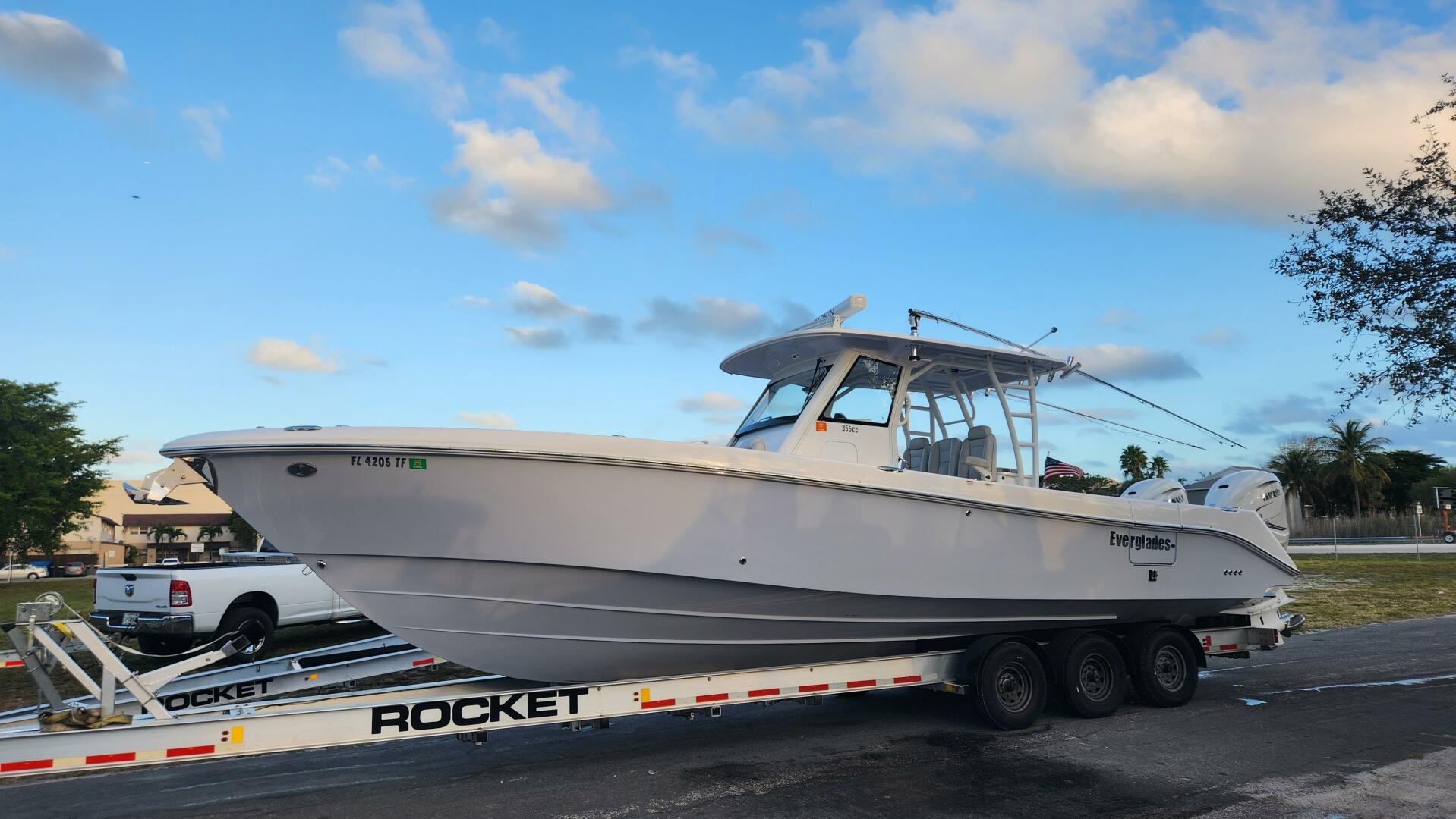 2019 Everglades 355 CC - photo 1