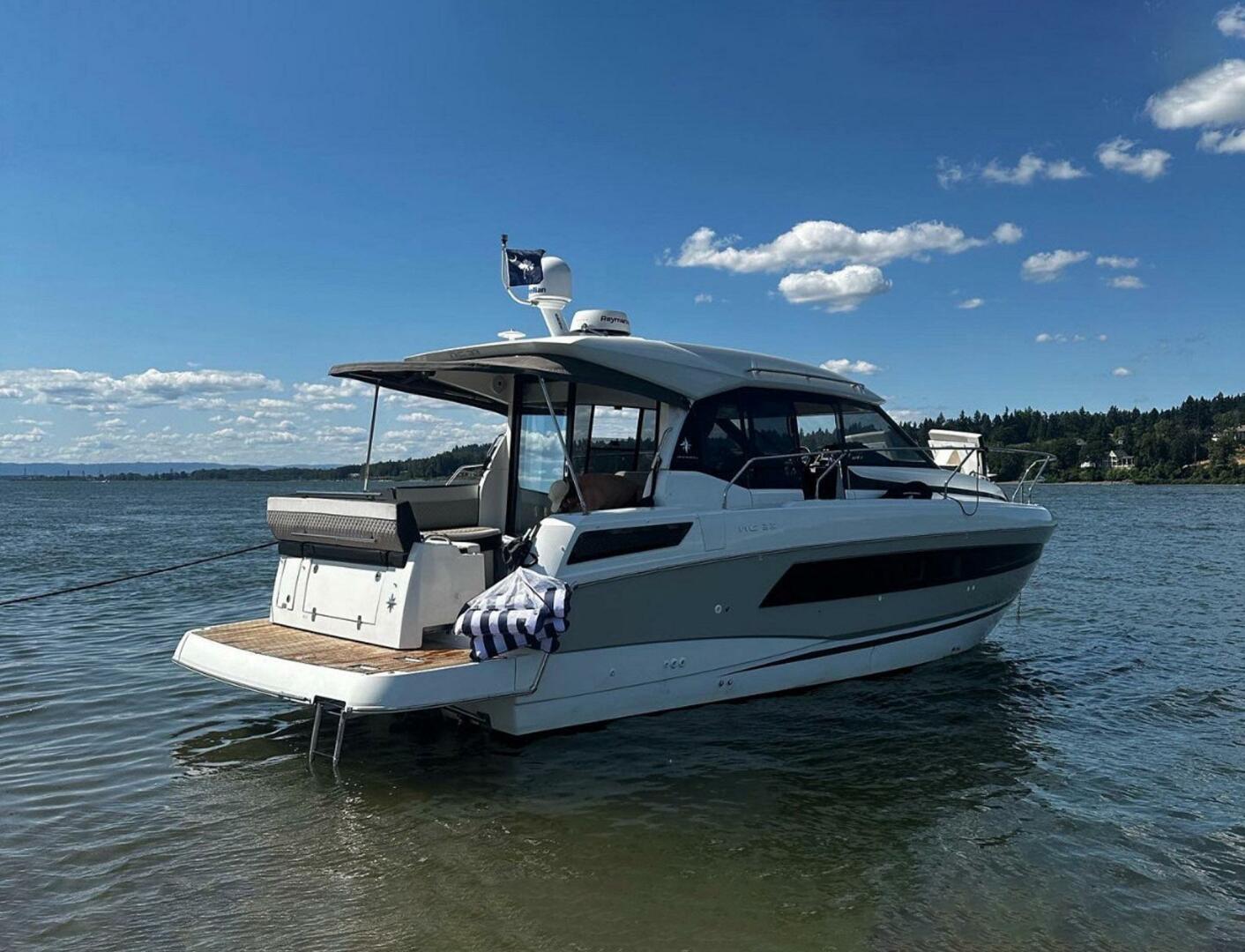 2019 Jeanneau NC33 - photo 2