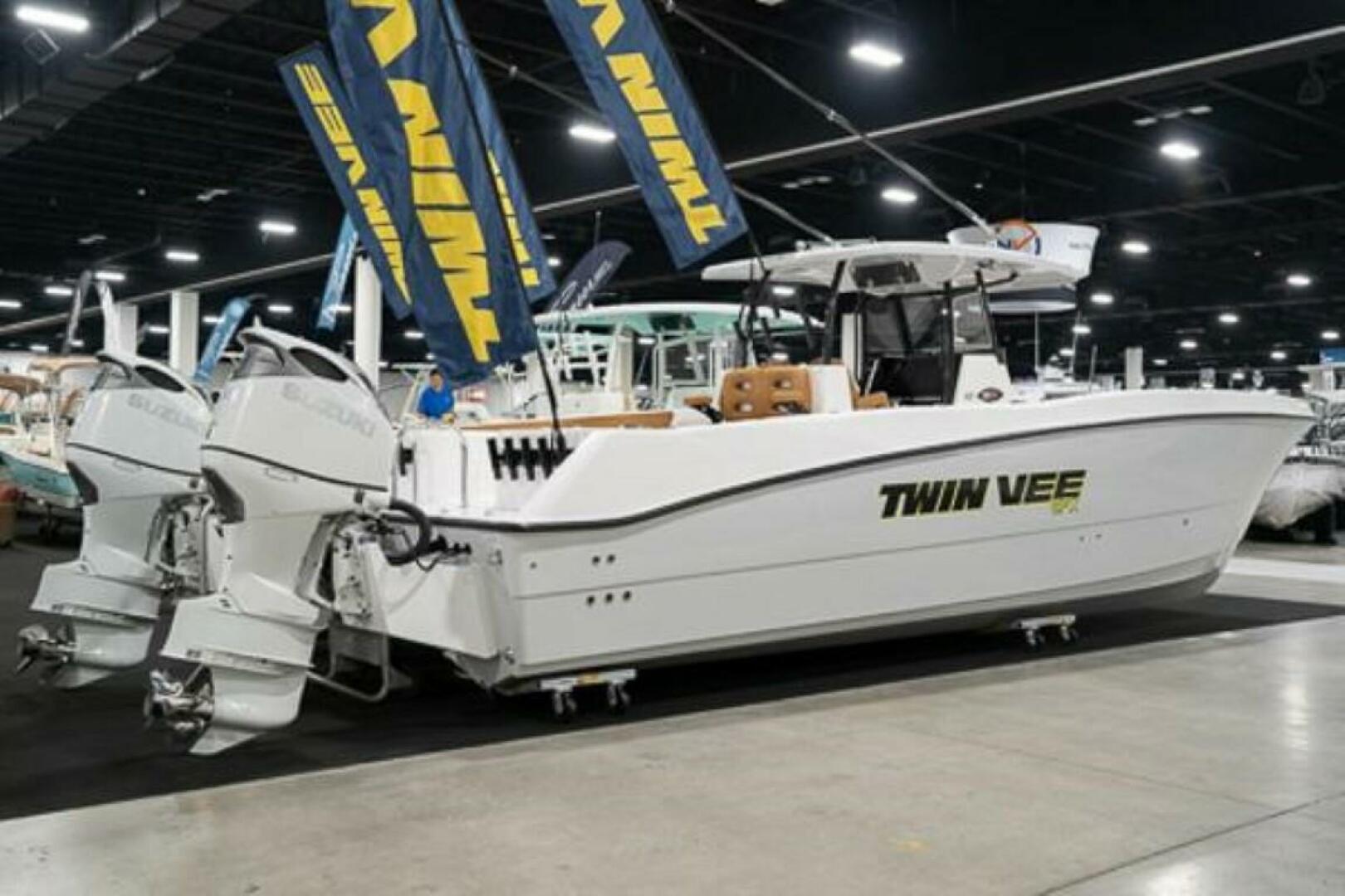 2023 Twin Vee 340 GFX CC - photo 2