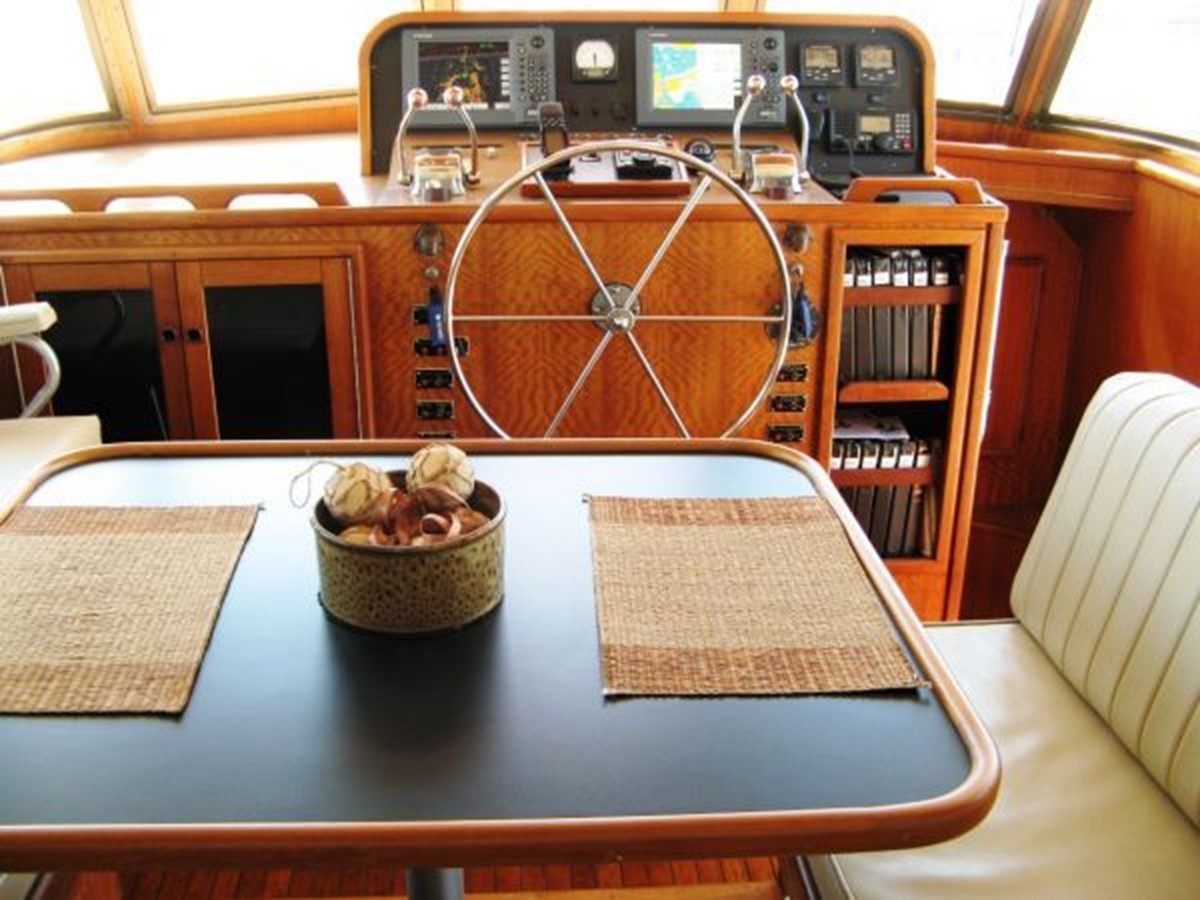 1976 HATTERAS LRC 48 "BLACK POWDER" - photo 2