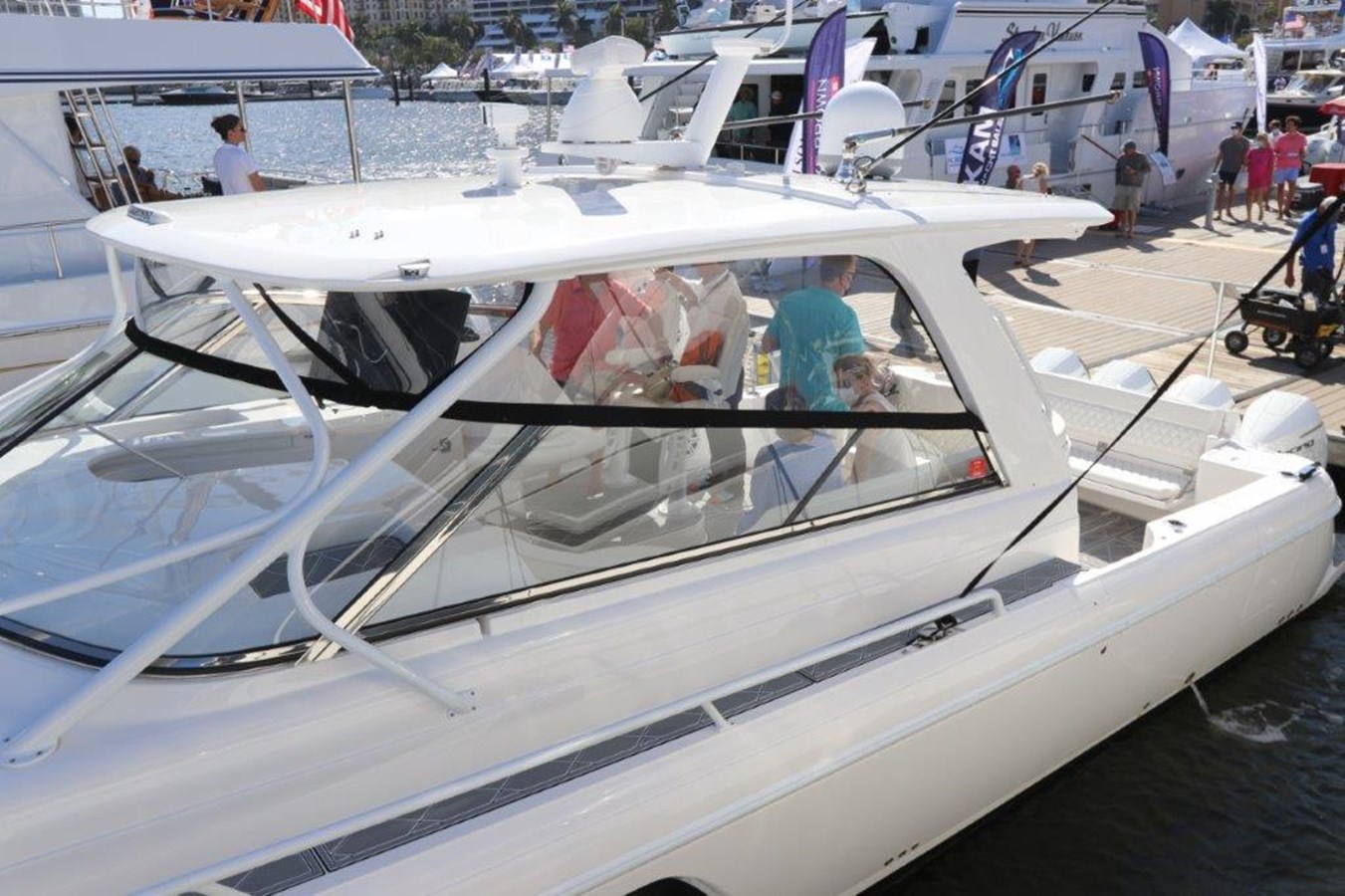 2019 INTREPID POWERBOATS INC. 475 Sport Yacht "-" - photo 3