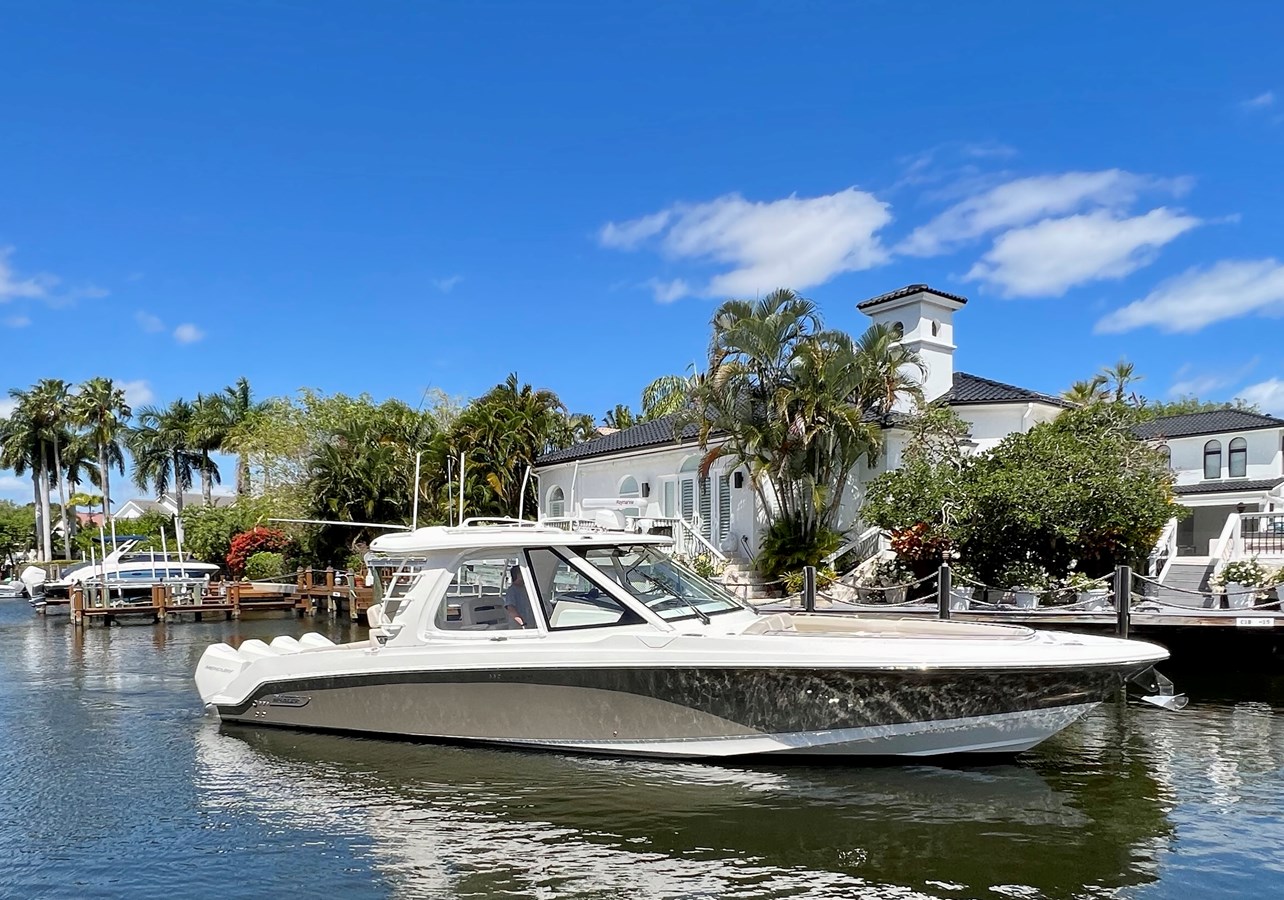 2020 BOSTON WHALER 380 Realm "CINDY SEAS" - photo 1