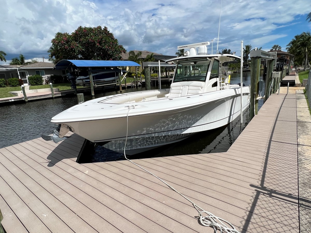 2013 BOSTON WHALER 370 Outrage "-" - photo 3