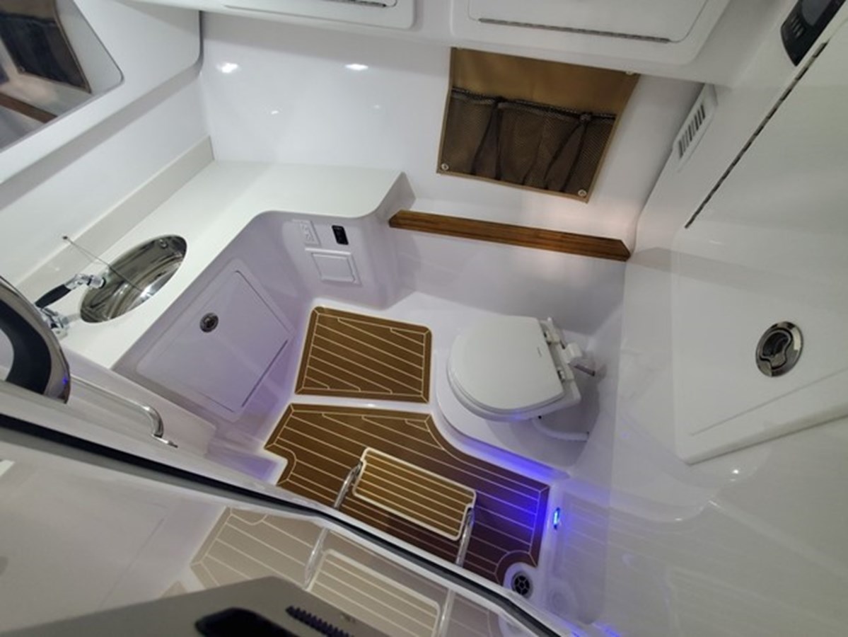 2020 SOUTHPORT 33 DC "NAUTI NOLE" - photo 3