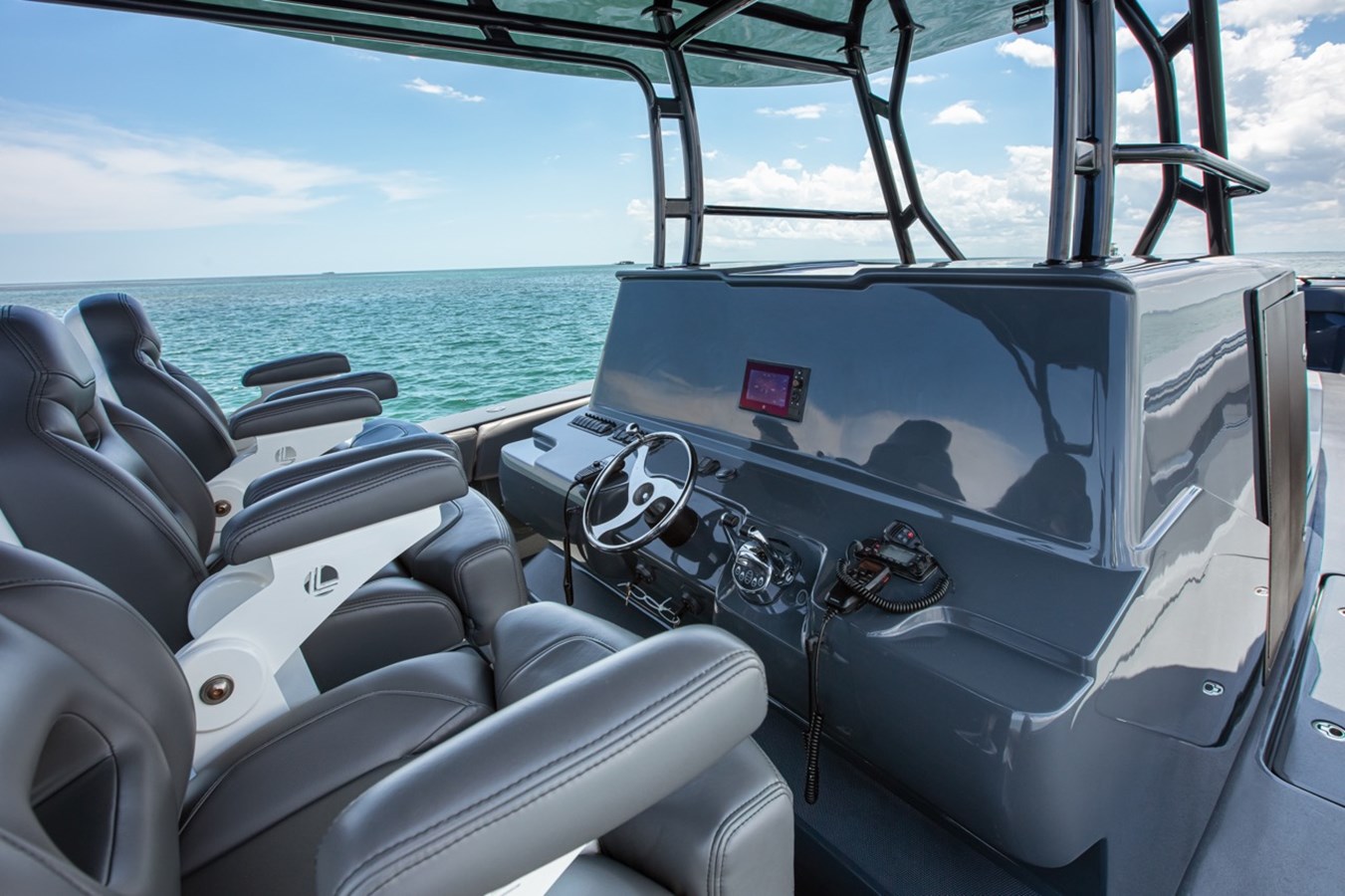 2026 CUSTOM BOATS "STREAMLINE GREY DIESEL" - photo 2