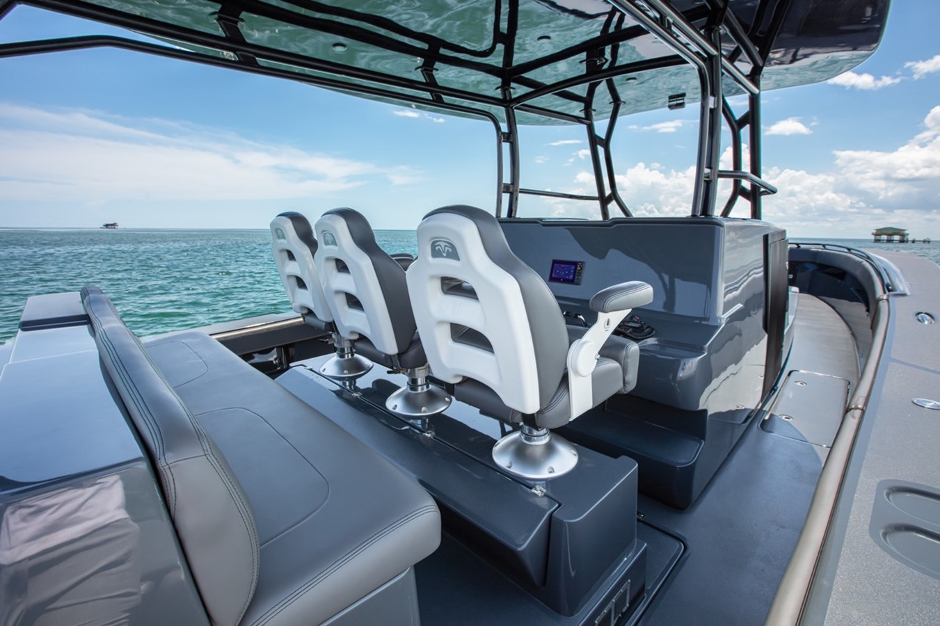 2026 CUSTOM BOATS "STREAMLINE GREY DIESEL" - photo 3
