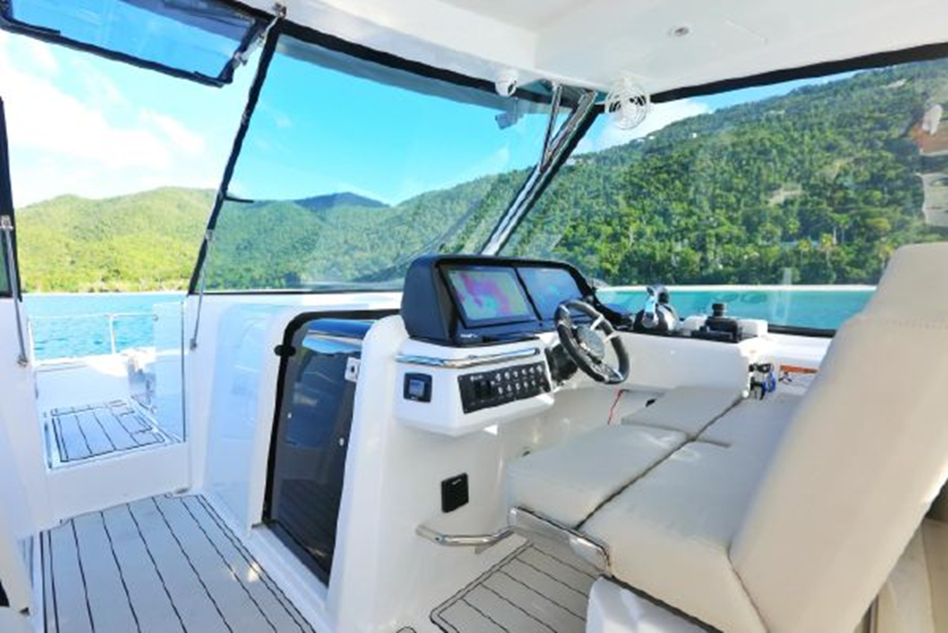 2020 AQUILA Power Catamaran HydroFoil "2020 AQUILA POWER CATAMARAN HYDROFOIL" - photo 2