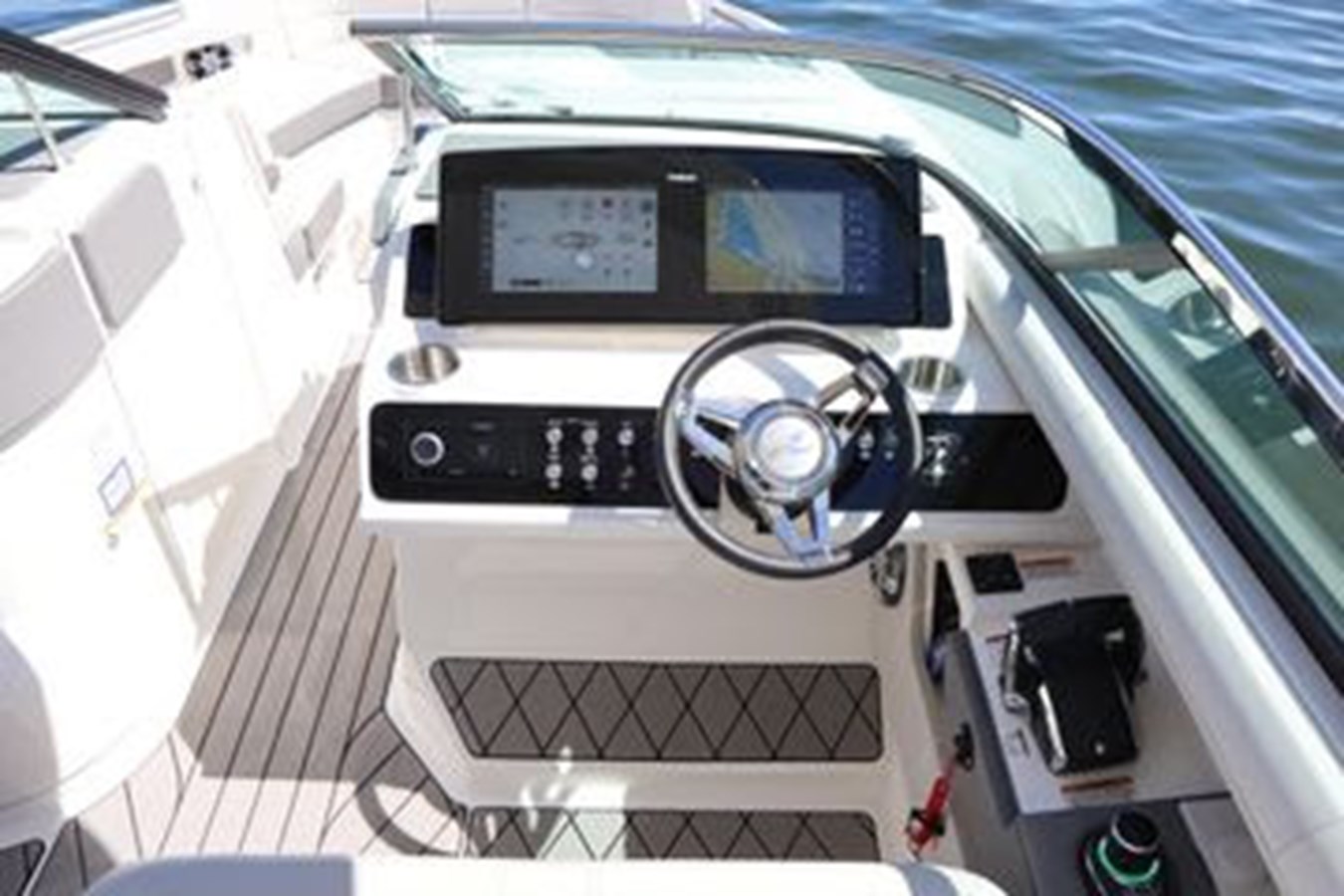 2023 SEA RAY 310 SLX "SETTLE DOWN" - photo 3