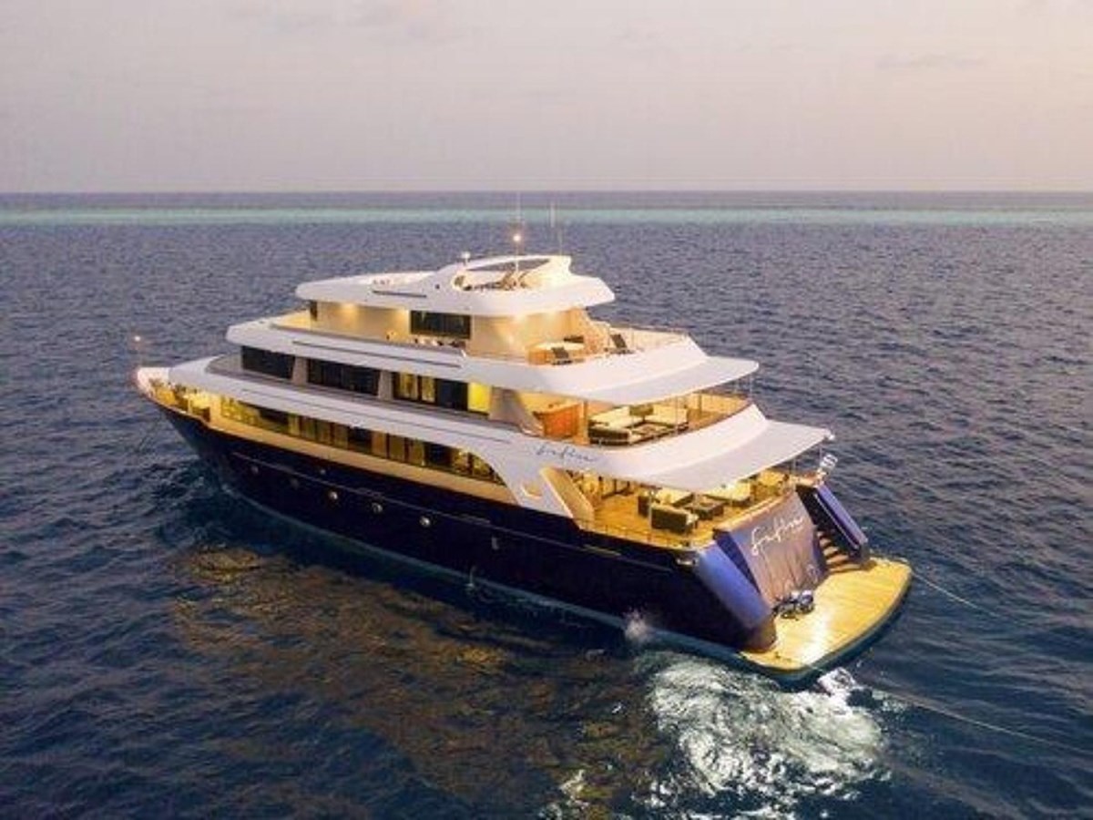 2017 CUSTOM 142  LUXURY SAFARI YACHT "2017 SAFARI YACHT 142 CUSTOM" - photo 1