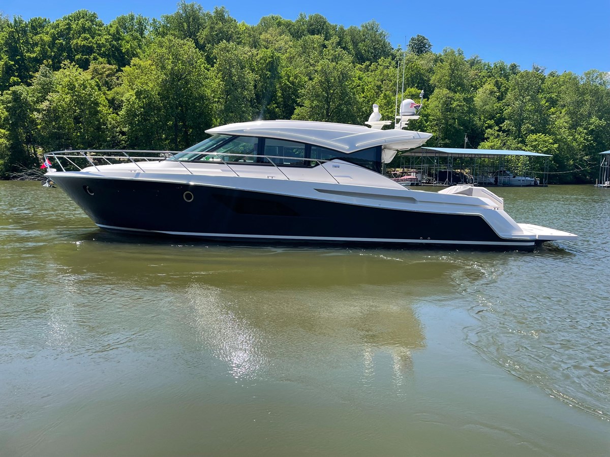 2019 TIARA YACHTS C53 "DO IT ALL" - photo 1