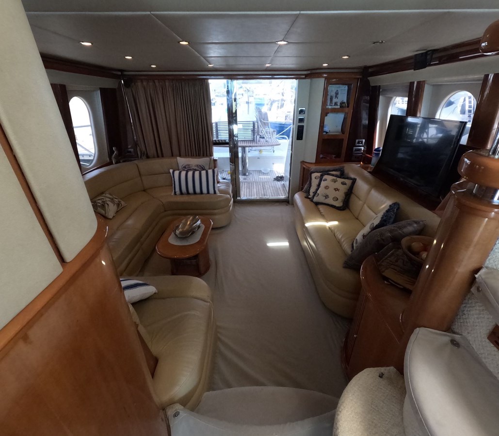 2003 VIKING PRINCESS 68 SPORT CRUISER "PYRAMID" - photo 3