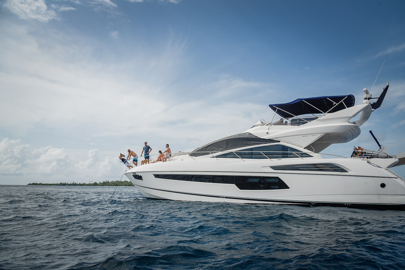 2014 SUNSEEKER 68 Sport Yacht "ESCAPE" - photo 2