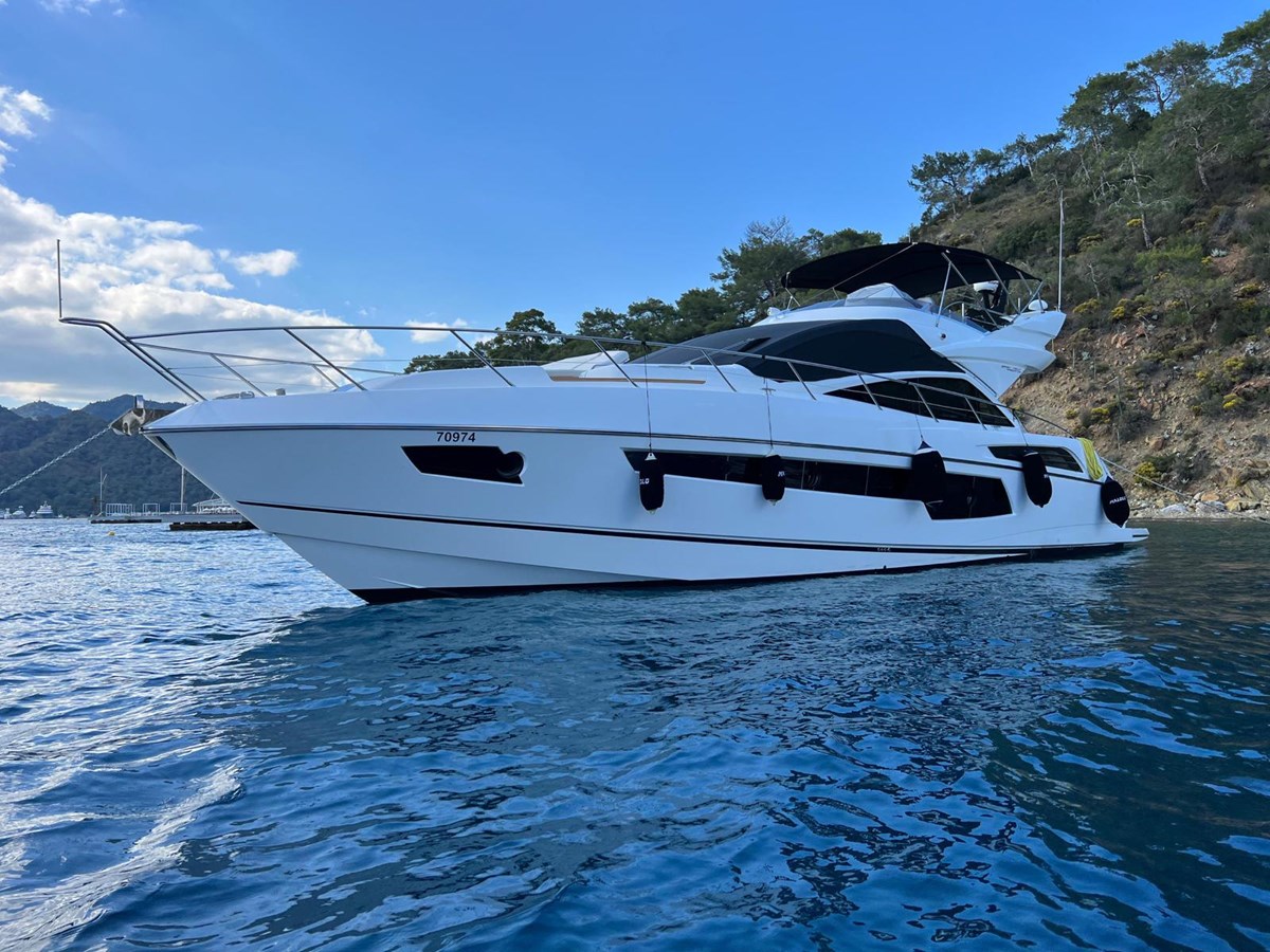 2014 SUNSEEKER 68 Sport Yacht "ESCAPE" - photo 3