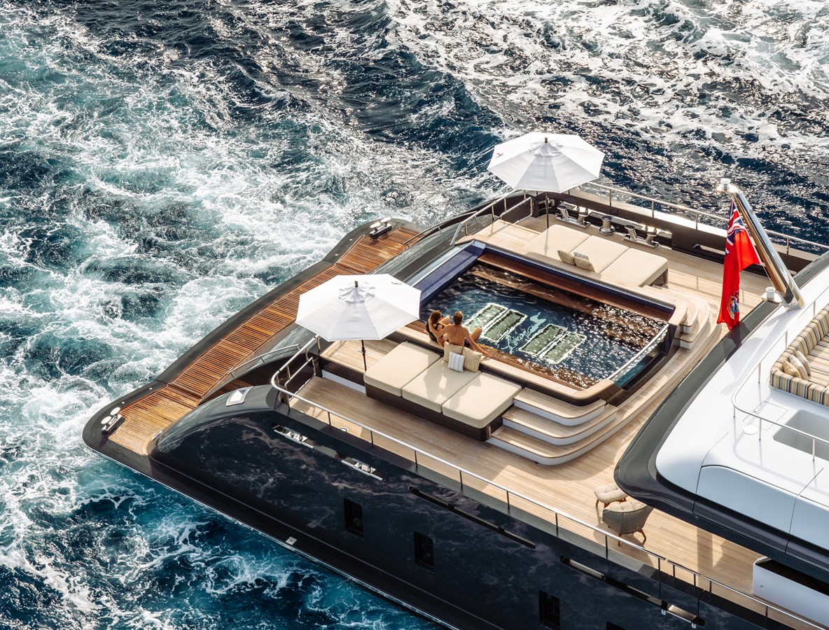 2010 ICON YACHTS "LOON" - photo 2