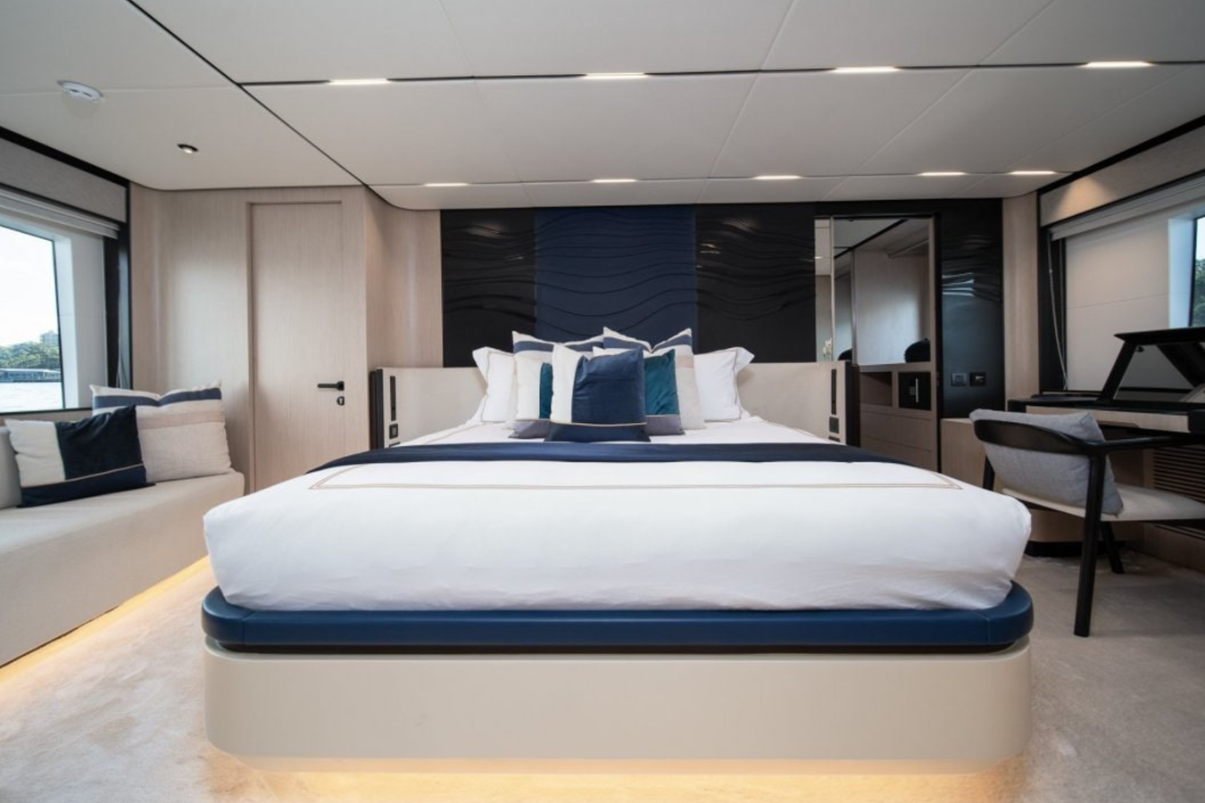 2023 MAJESTY 72 "TOPAZ" - photo 2