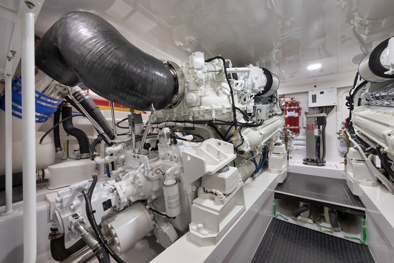 2024 VIKING 68 CONVERTIBLE "GYS TRADE" - photo 2