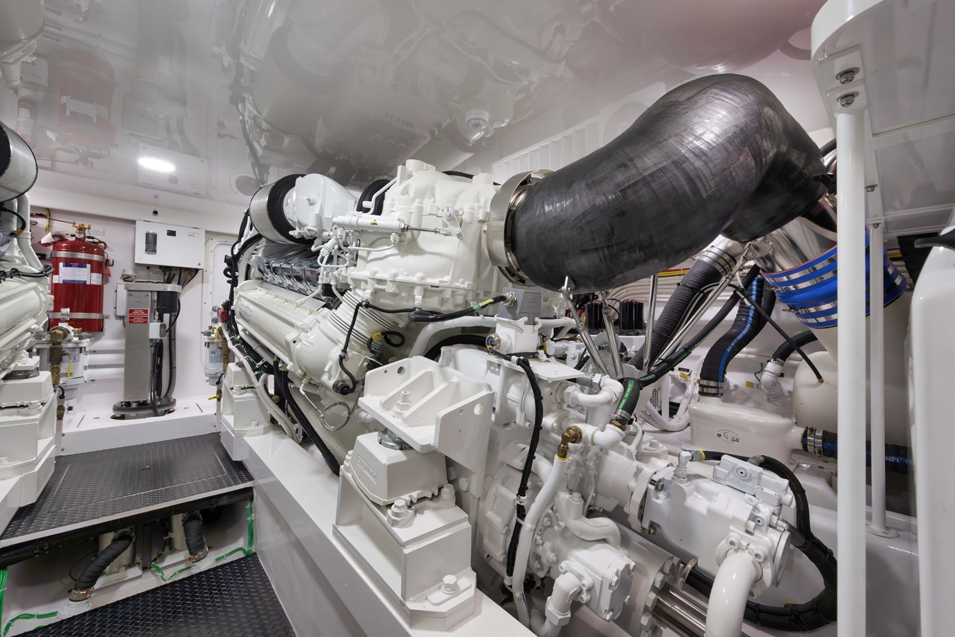 2024 VIKING 68 CONVERTIBLE "GYS TRADE" - photo 3