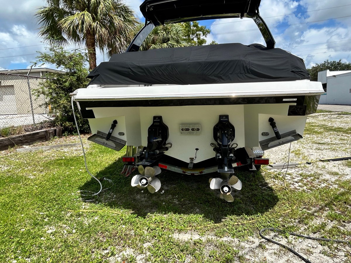 2017 CRUISERS YACHTS 338 Sport Series "SWALLOW" - photo 2