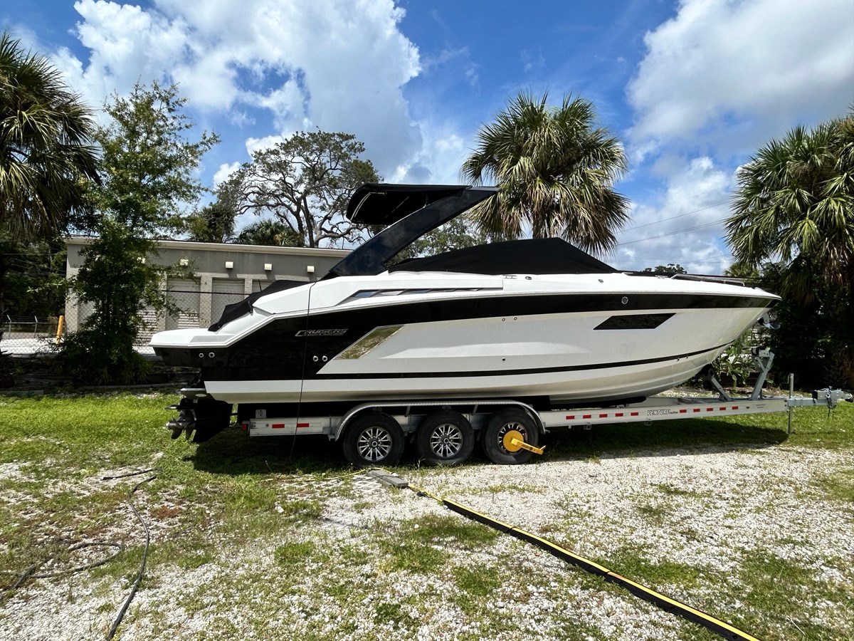 2017 CRUISERS YACHTS 338 Sport Series "SWALLOW" - photo 3