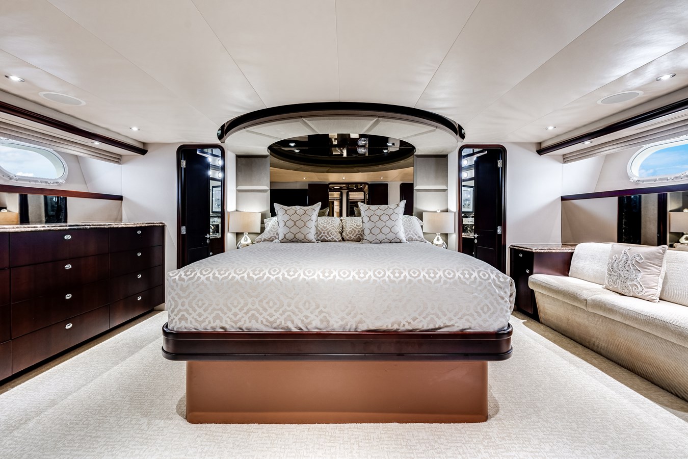 2002 WESTPORT Motor Yacht "AMICO" - photo 2