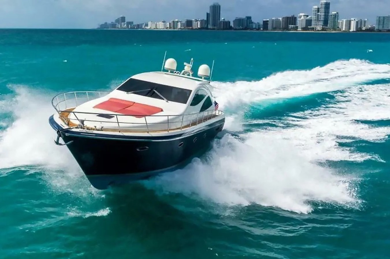 2009 UNIESSE 68 Sport Yacht "BELLA VITA" - photo 2