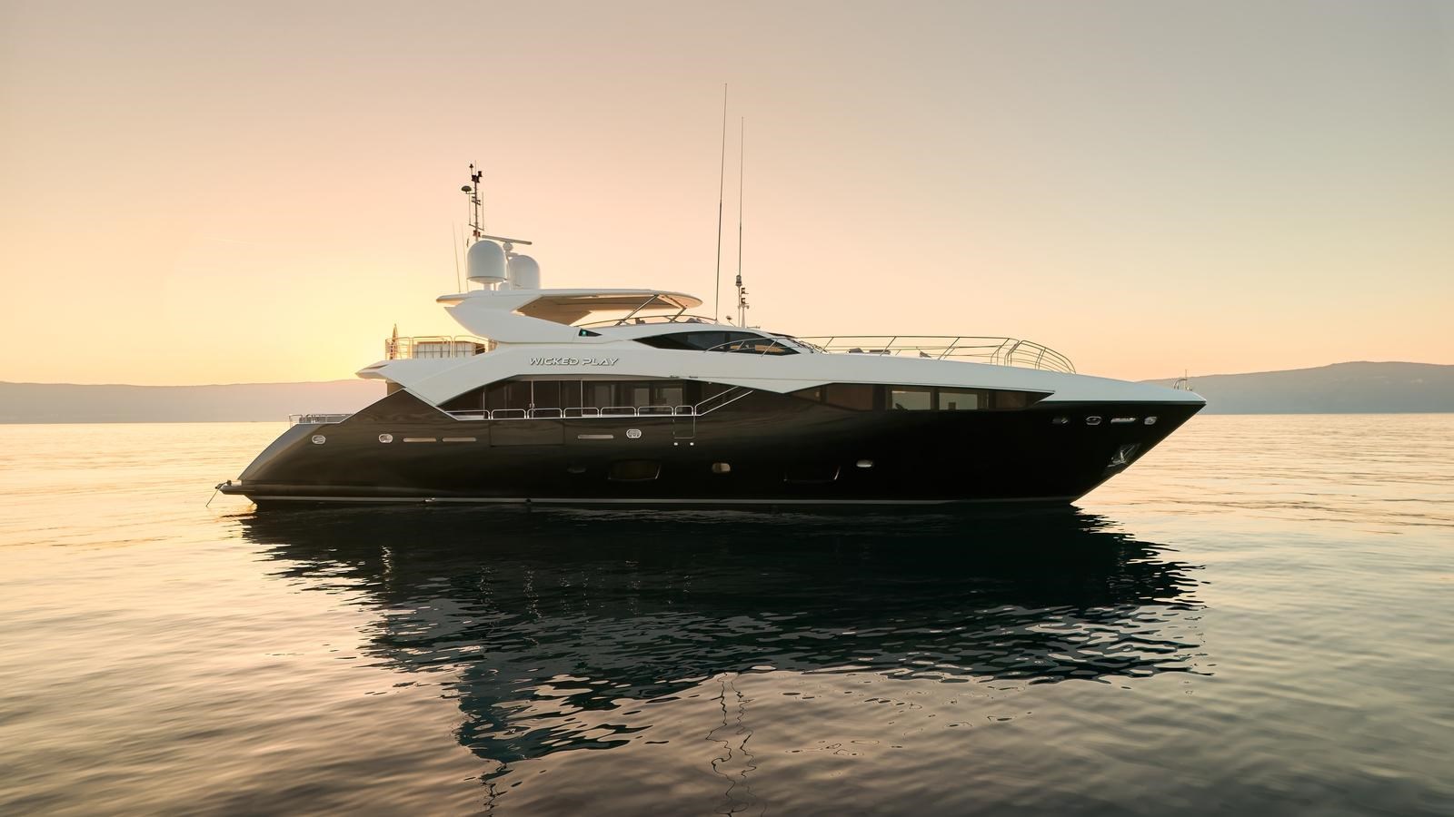 2015 SUNSEEKER 115 Sport Yacht "WICKED PLAY" - photo 2