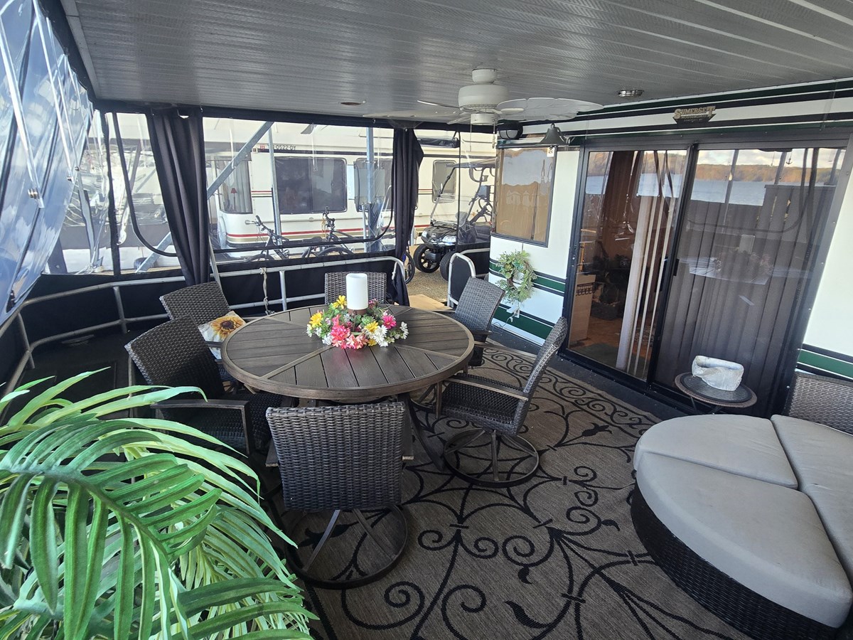 1996 SUMERSET HOUSEBOATS 82'x18' "IT'S A HOOT IV" - photo 3