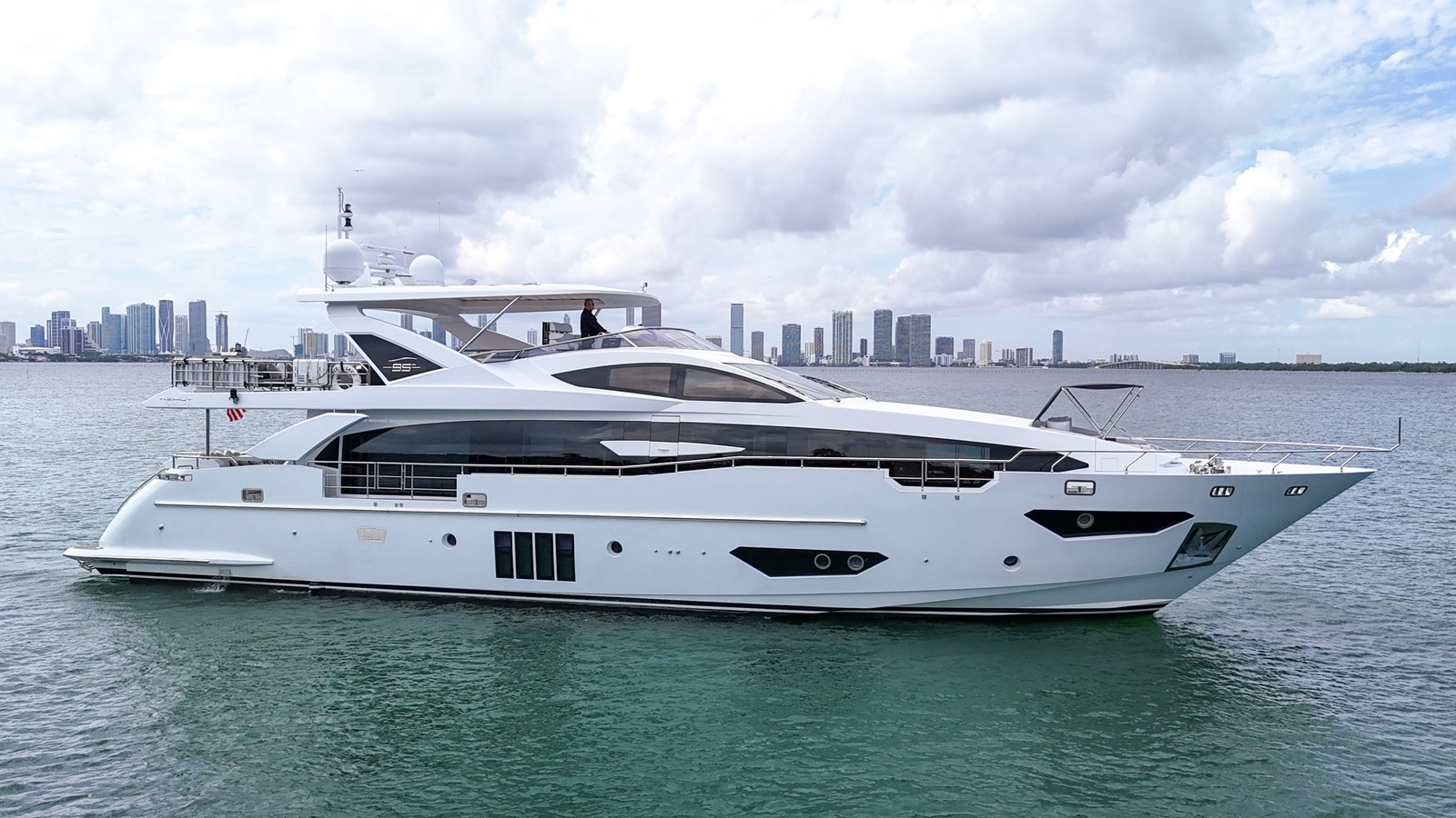 2017 AZIMUT YACHTS "2017 AZIMUT 30 METRI" - photo 2