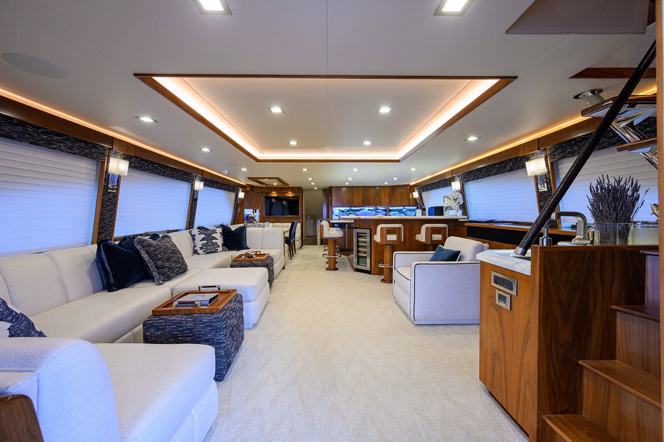 2019 VIKING 92 Enclosed Bridge "CHINA TIME" - photo 2