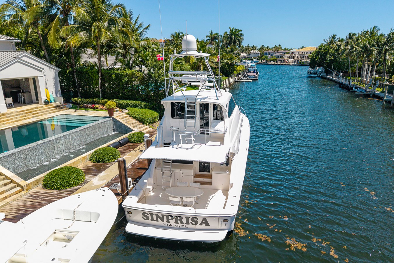 2010 BERTRAM 63E "SINPRISA" - photo 2