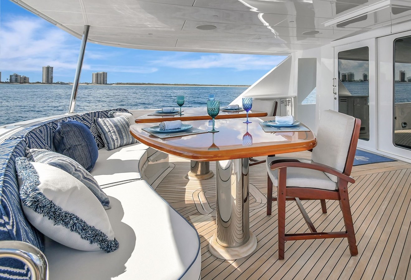 2005 HATTERAS 100 Raised Pilothouse "DANIELLE" - photo 3