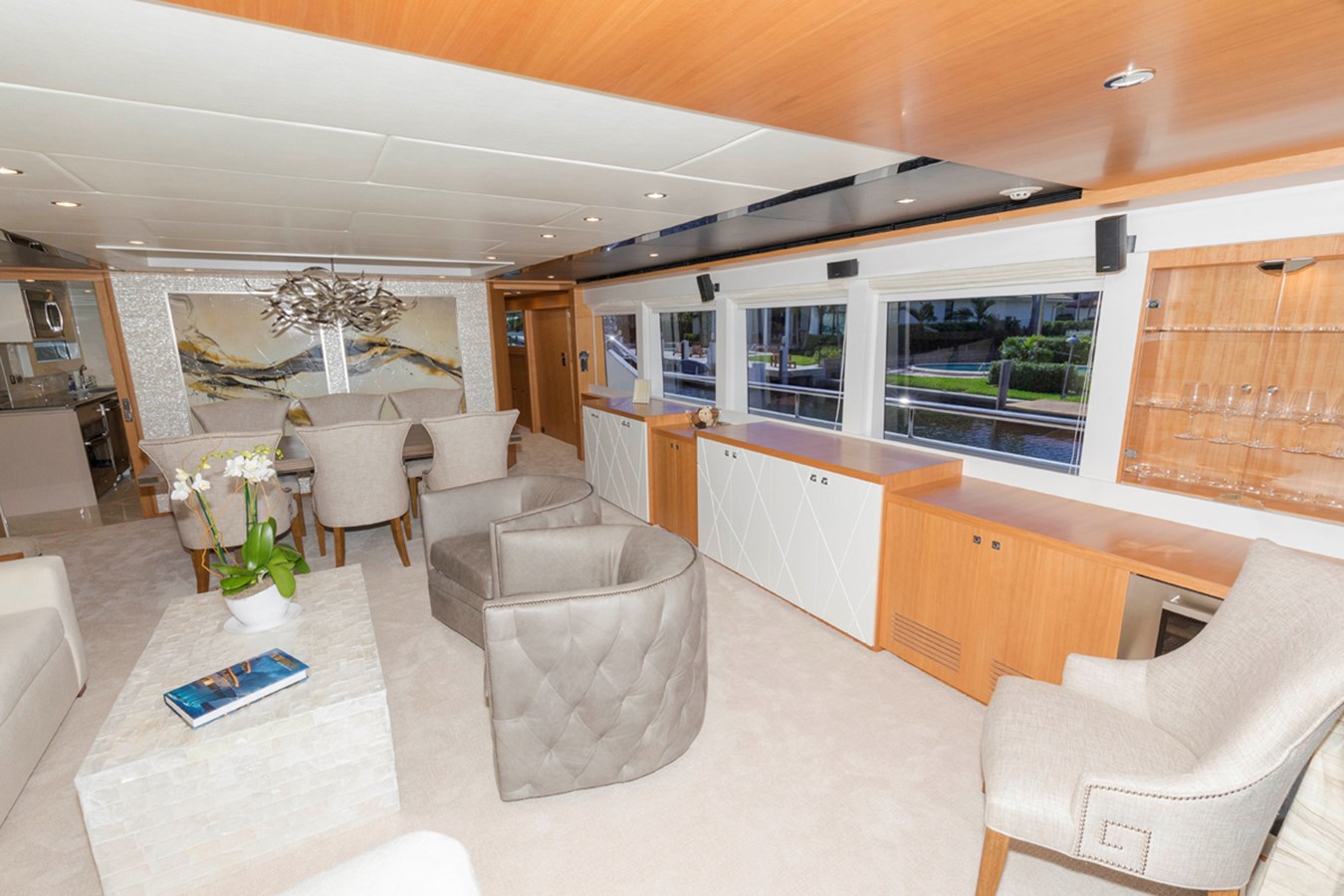 2027 JOHNSON Open Flybridge with Hydraulic Platform "JOHNSON 93 OPEN BRIDGE" - photo 3