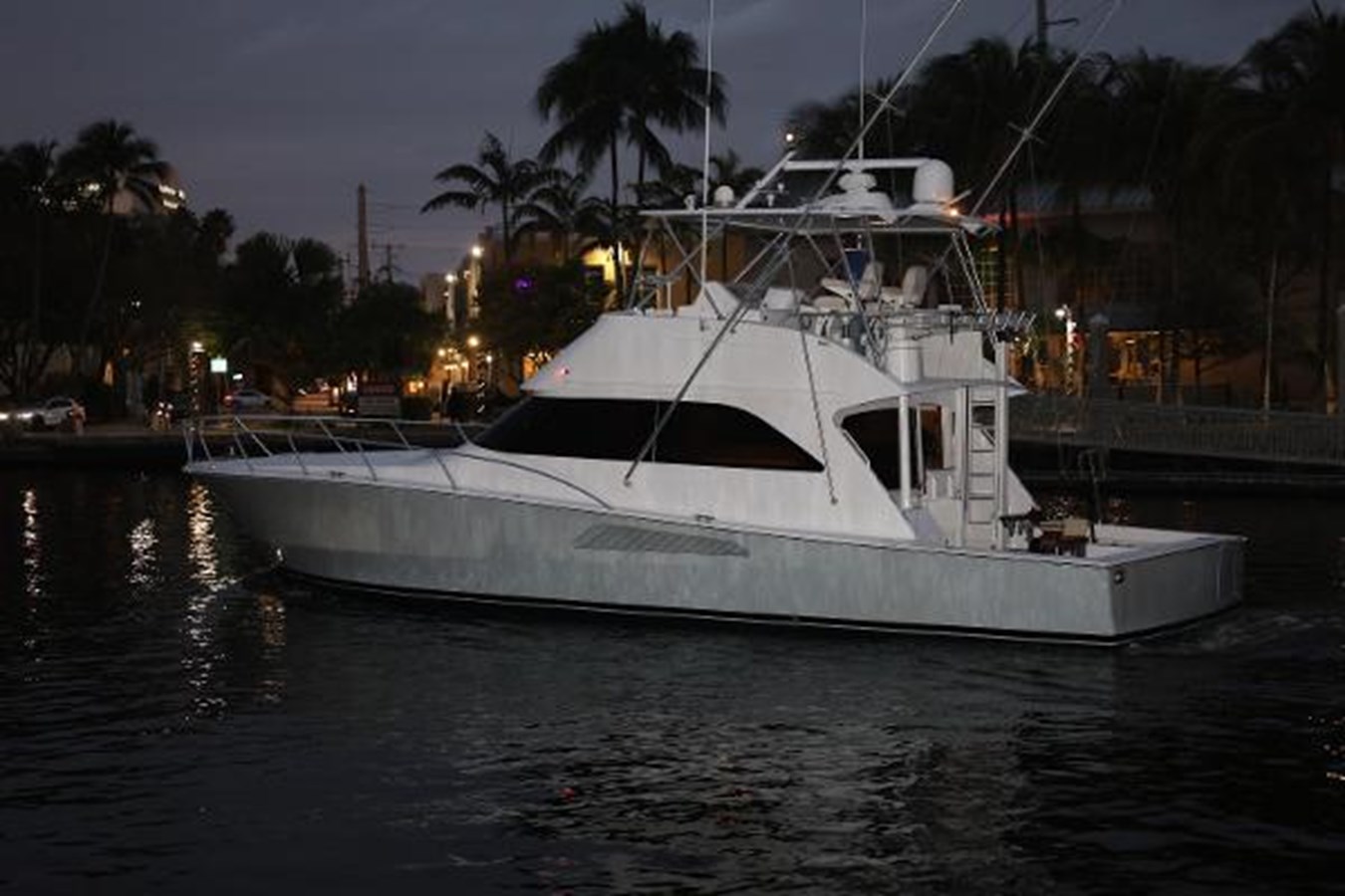 2005 VIKING 52 Convertible "-" - photo 1