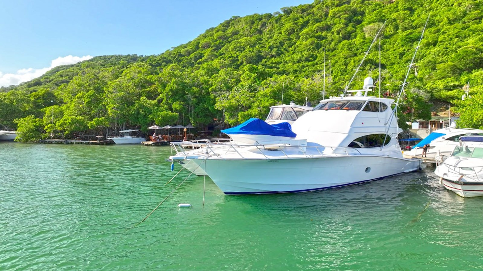 2007 HATTERAS 68 Convertible "HATTERAS 68 CONVERTIBLE" - photo 1