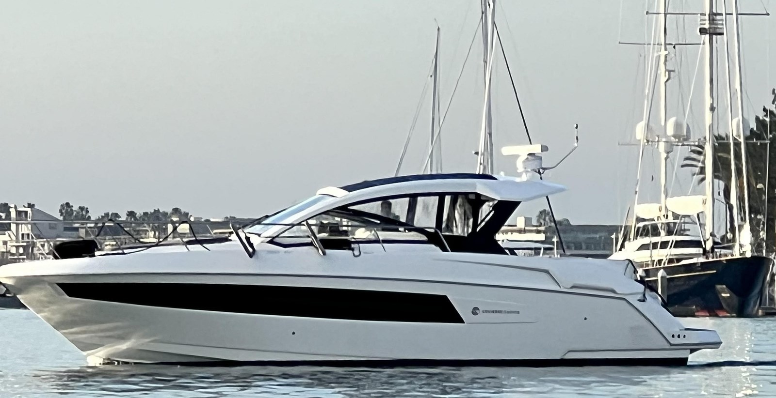2017 CRUISER YACHTS 390 Express Coupe "LUX LIFE" - photo 2