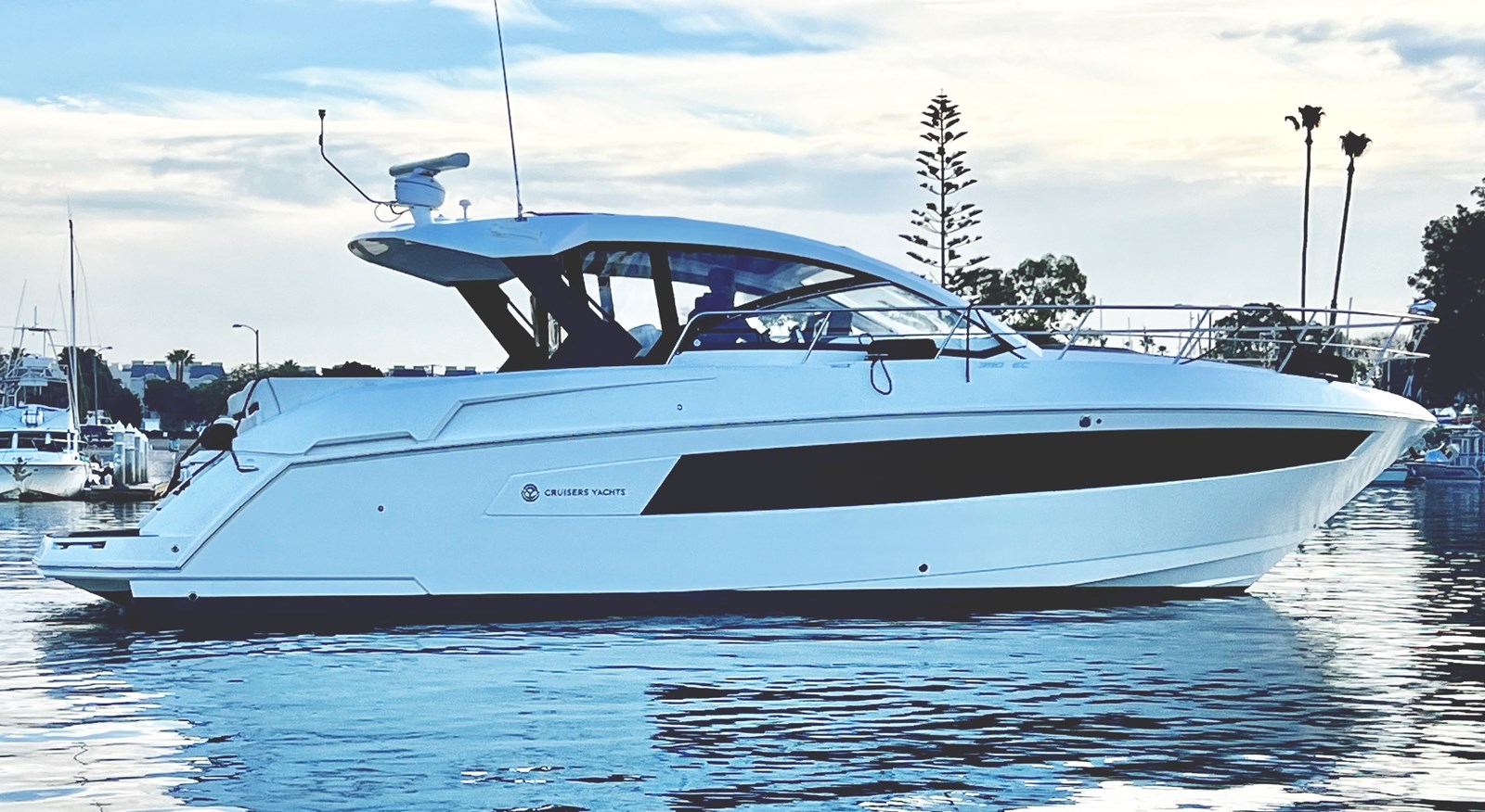 2017 CRUISER YACHTS 390 Express Coupe "LUX LIFE" - photo 3