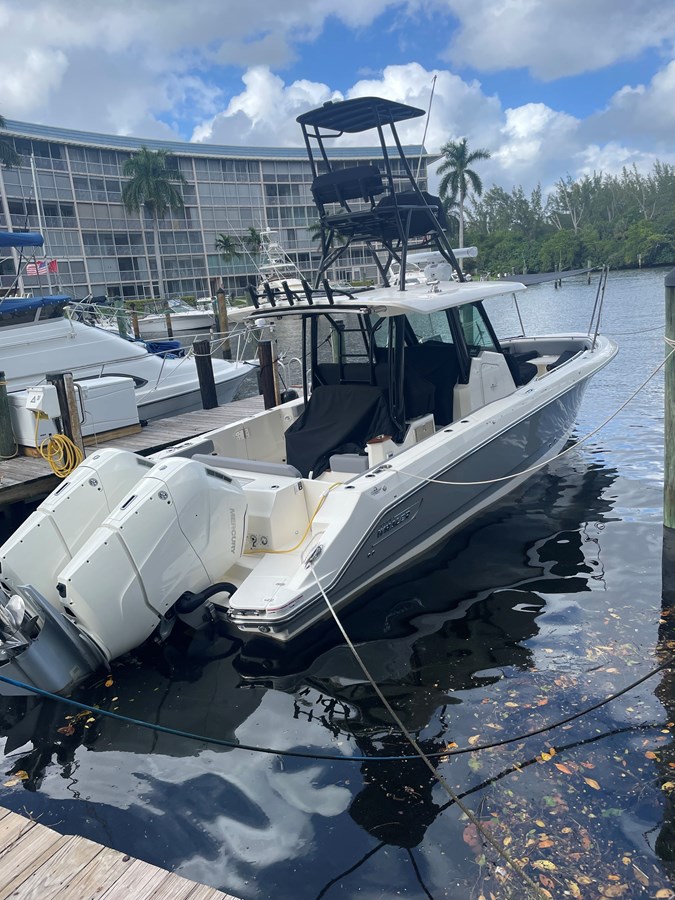 2022 BOSTON WHALER 360 Outrage "2023 BOSTON WHALER 360 OUTRAGE" - photo 1