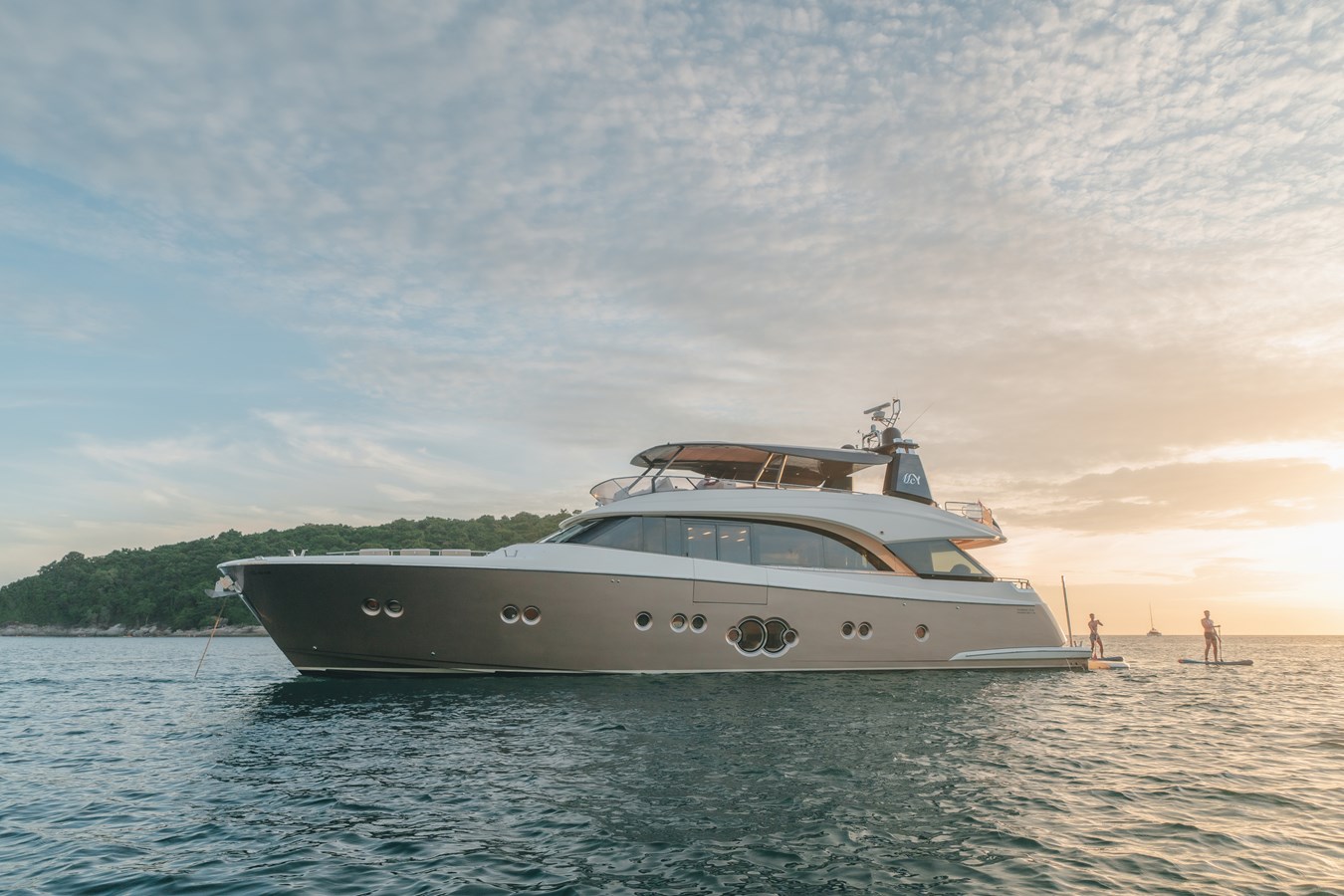 2015 MONTE CARLO YACHTS 86 "BAYC ASIA" - photo 3