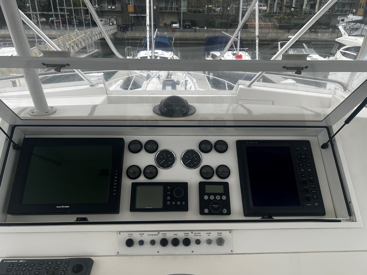 1998 VIKING BOATS 58 Convertible "1998 VIKING BOATS 58 CONVERTIBLE EL JEFE" - photo 3