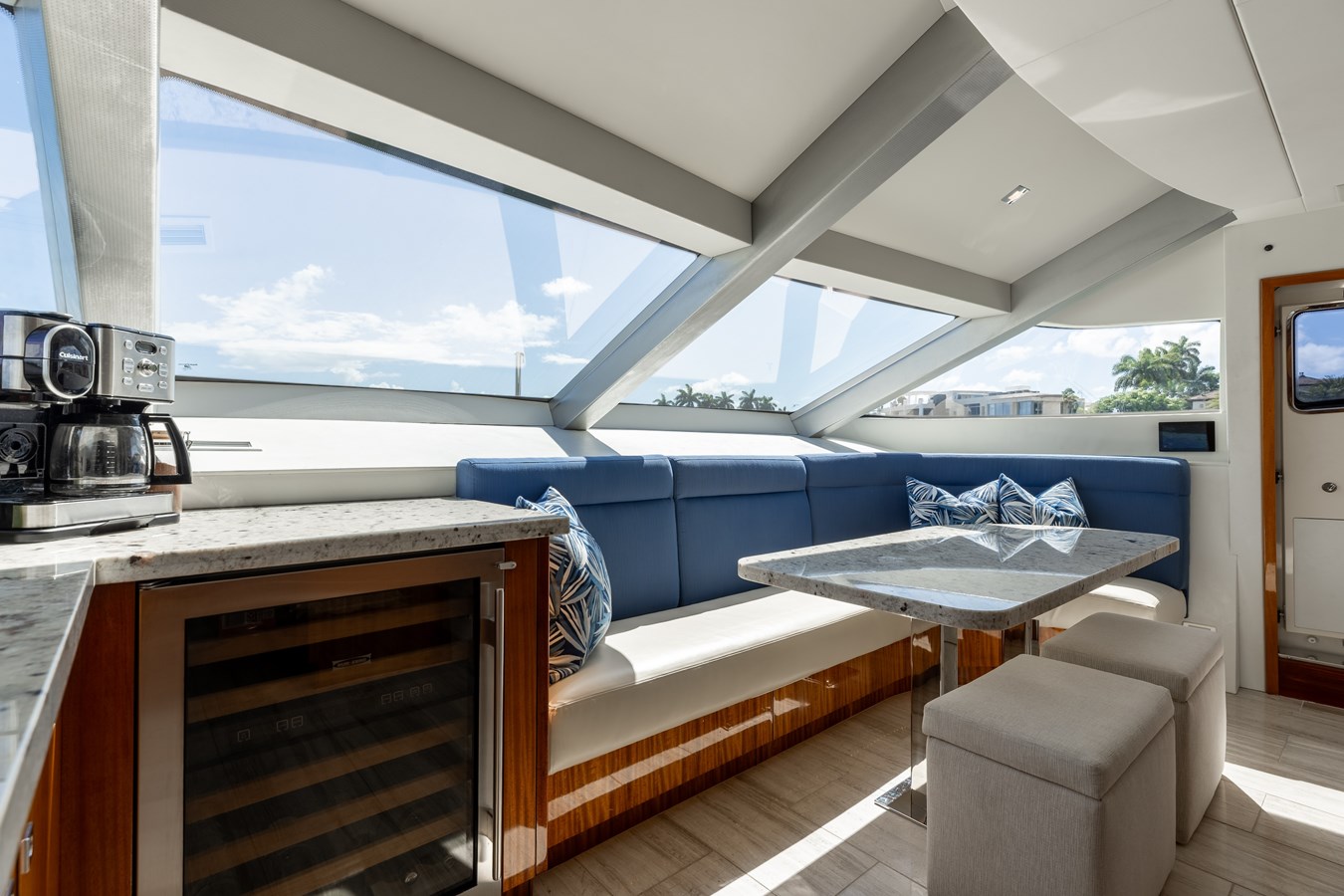 2014 HATTERAS 80 Motor Yacht "RITZ SEA" - photo 2
