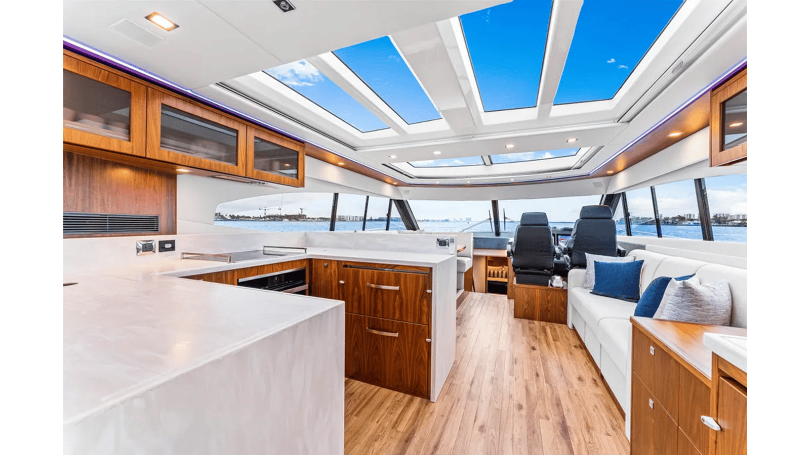 2022 RIVIERA 6000 Sport Yacht "DASH" - photo 3