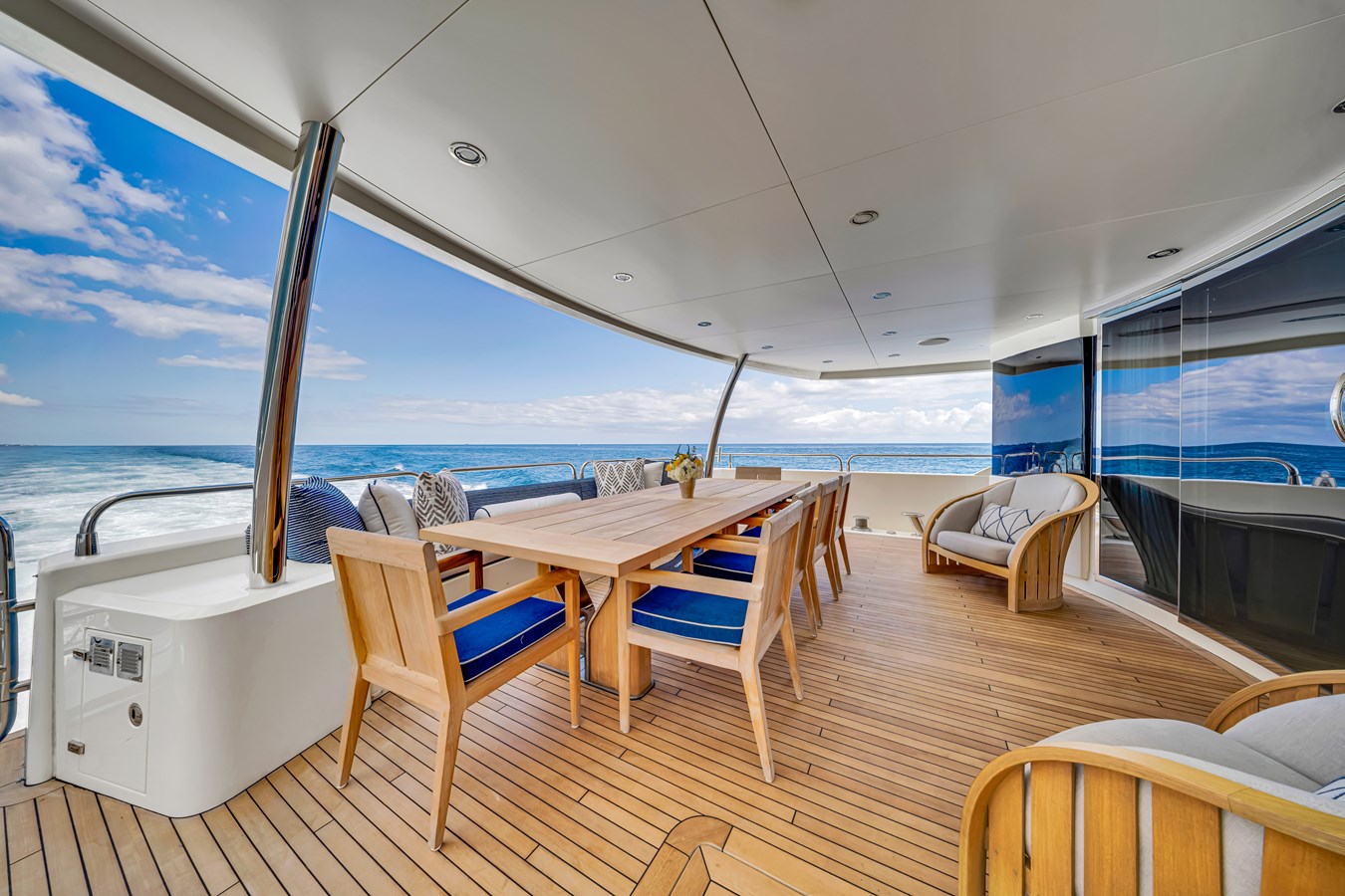 2009 SUNSEEKER 37 Metre Yacht "NATURAL 9" - photo 2