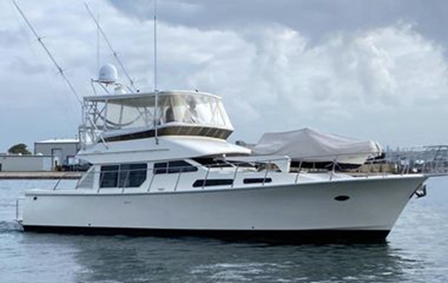 2001 MIKELSON Luxury Sportfisher "50 FT 2001 MIKELSON LUXURY SPORTFISHER" - photo 2