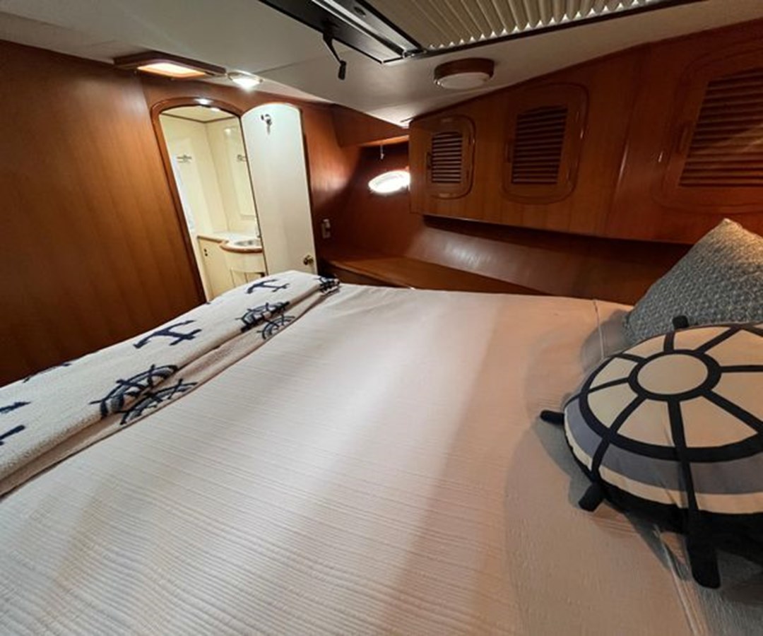 1999 MIKELSON Long-Range Luxury Sportfisher "64 FT 1999 MIKELSON LONG-RANGE LUXURY SPORTFISHER, SWELLS" - photo 2