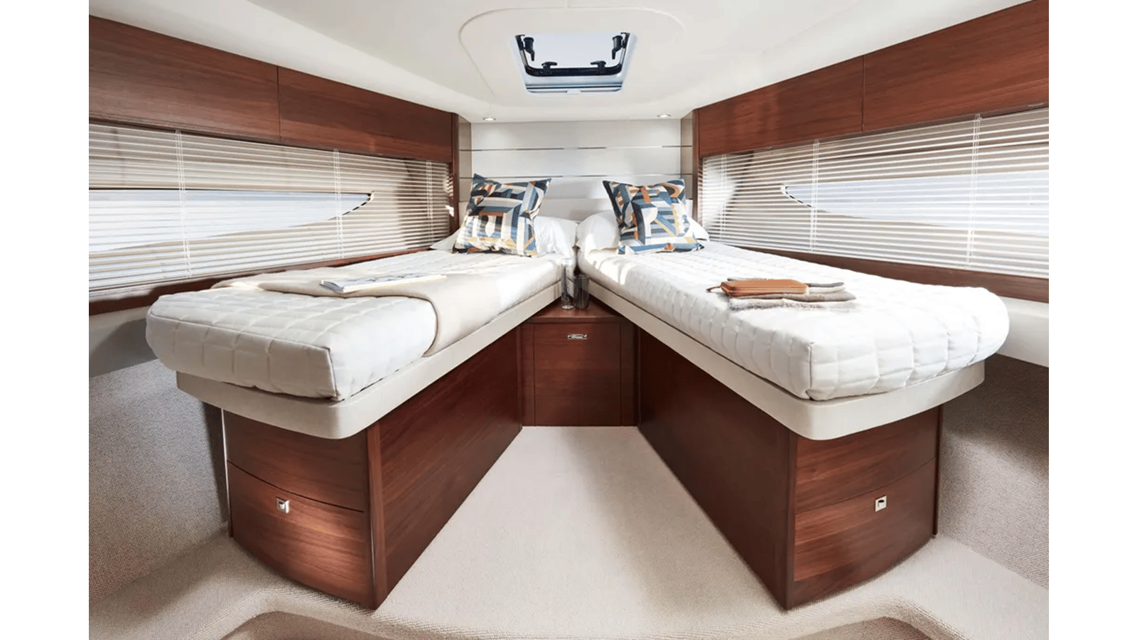 2024 PRINCESS YACHTS "2024 PRINCESS V50" - photo 2