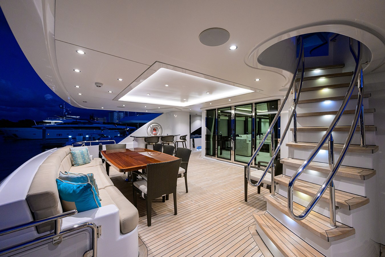 2018 WESTPORT RAISED PILOTHOUSE M/Y "RENNEGADE" - photo 3