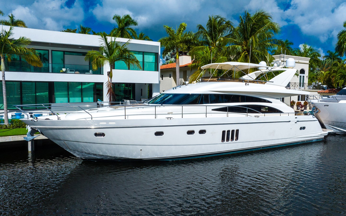 2009 VIKING SPORT CRUISERS 70 MY "EMPIRE SUN" - photo 2