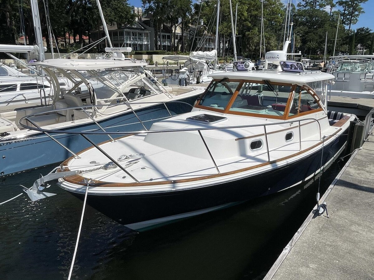 2017 HUNT YACHTS Surfhunter 29 "BEYOND THE SEA" - photo 2