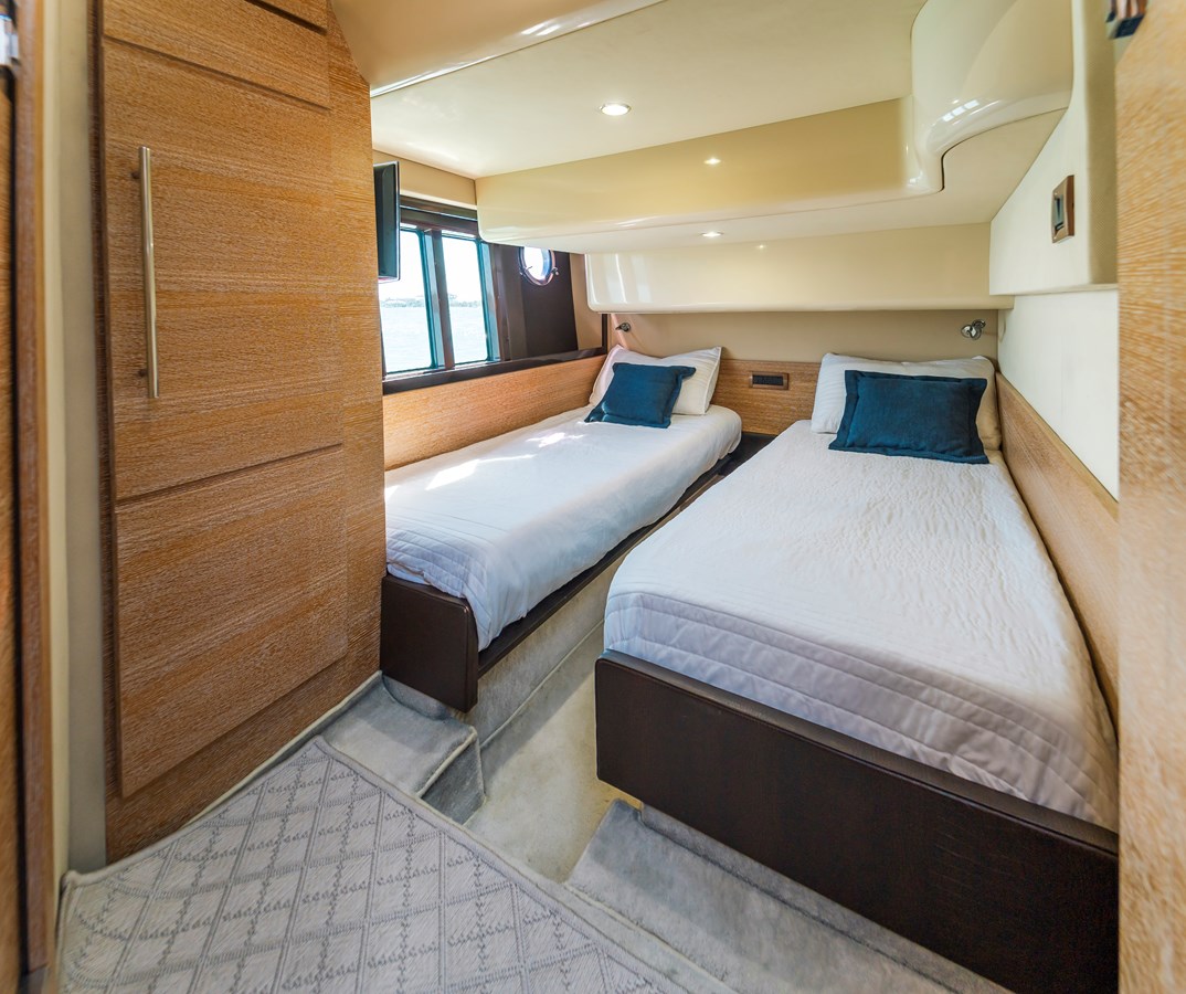 2011 AZIMUT YACHTS 48 Flybridge "PRIME TIME" - photo 3